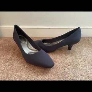 Navy Abella Judith Pump